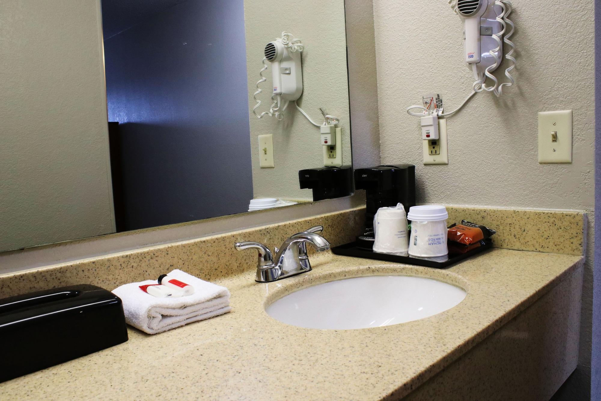 Days Inn & Suites By Wyndham Bloomington/Normal Il Eksteriør billede
