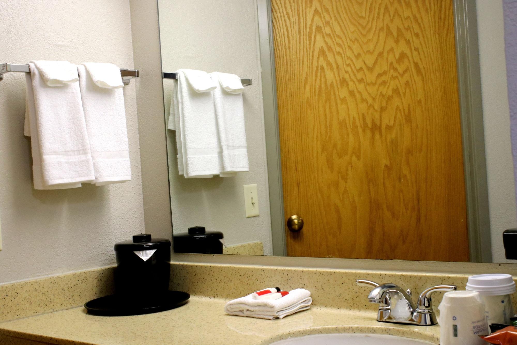 Days Inn & Suites By Wyndham Bloomington/Normal Il Eksteriør billede