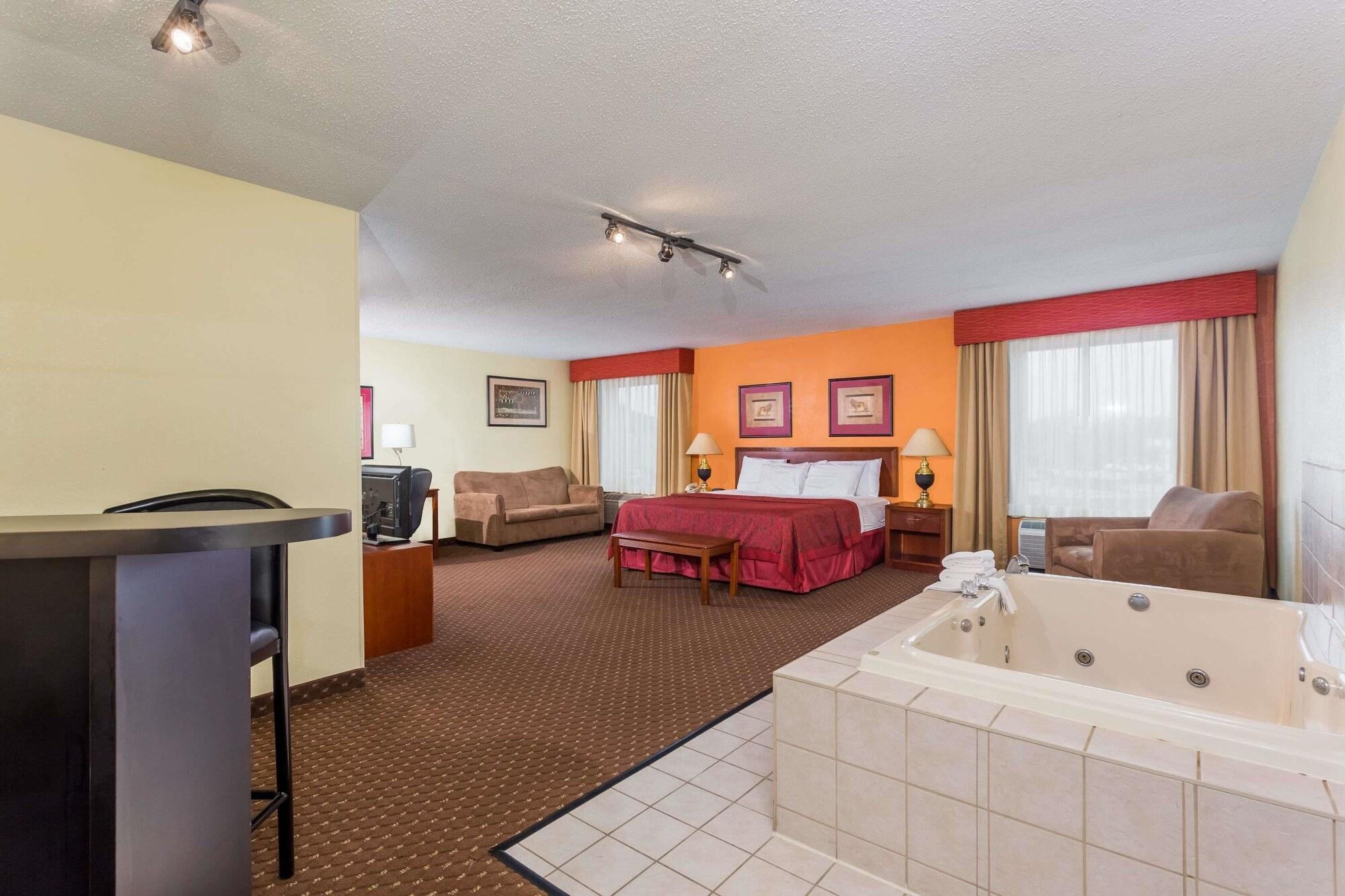 Days Inn & Suites By Wyndham Bloomington/Normal Il Eksteriør billede