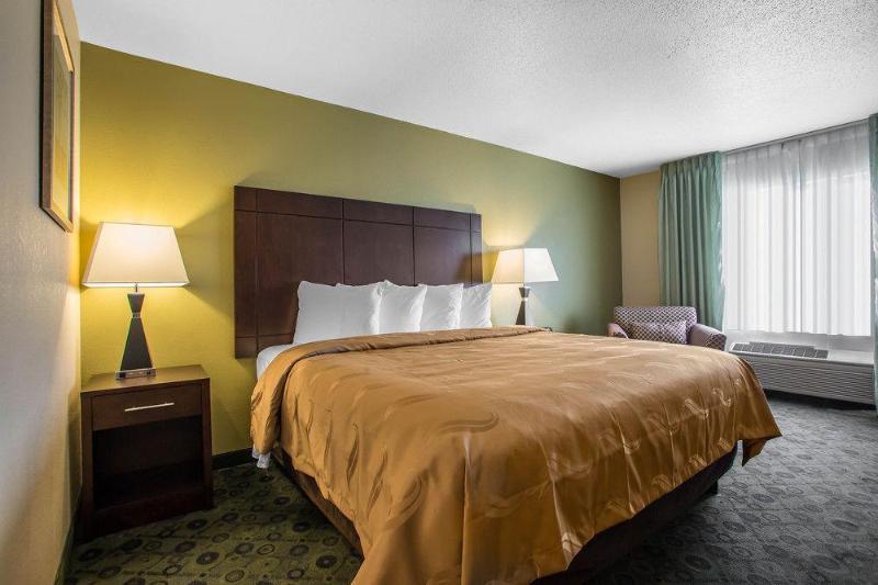 Days Inn & Suites By Wyndham Bloomington/Normal Il Eksteriør billede