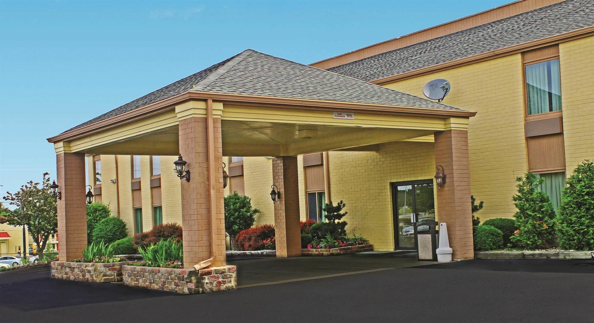 Days Inn & Suites By Wyndham Bloomington/Normal Il Eksteriør billede