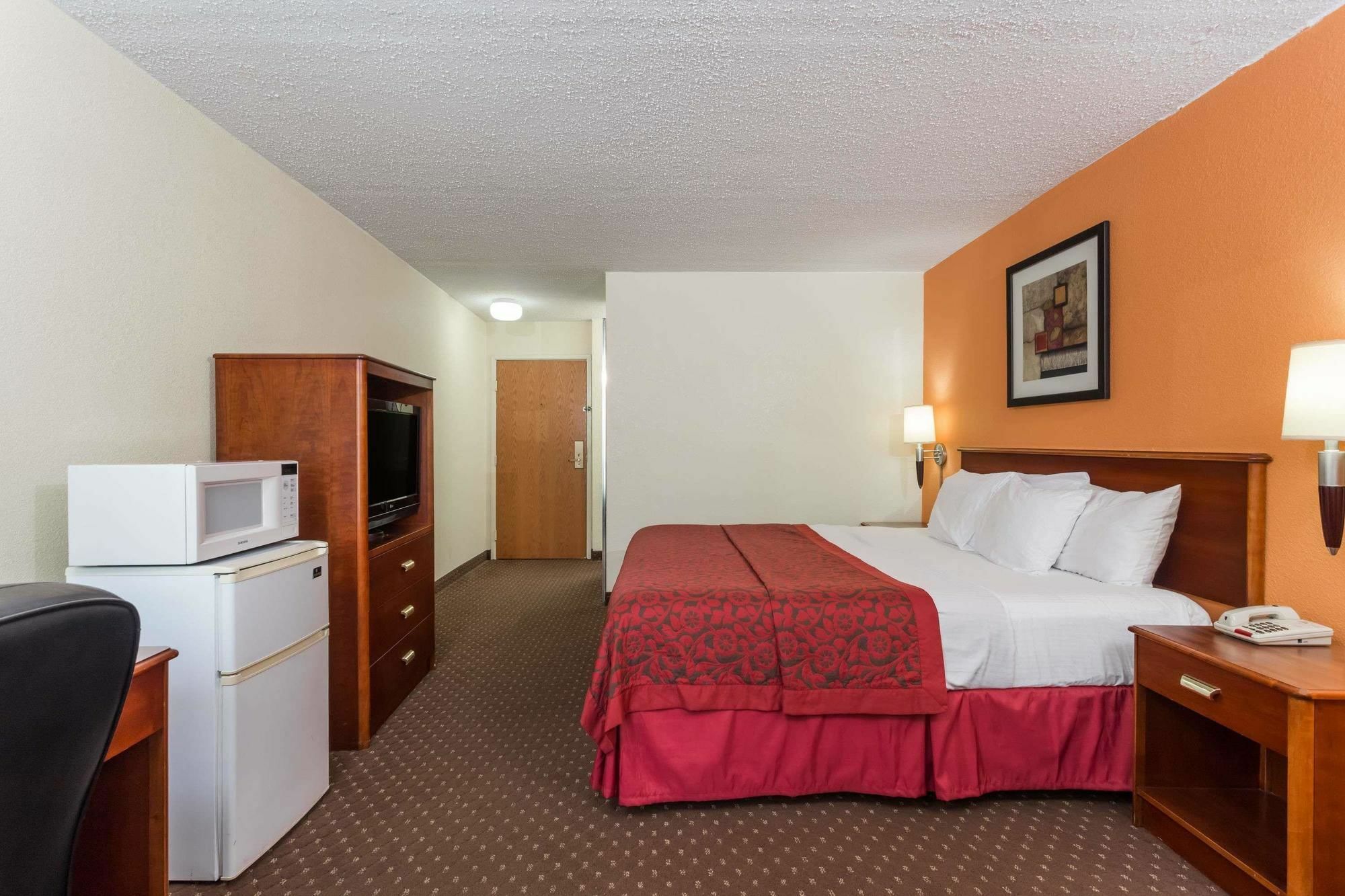 Days Inn & Suites By Wyndham Bloomington/Normal Il Eksteriør billede