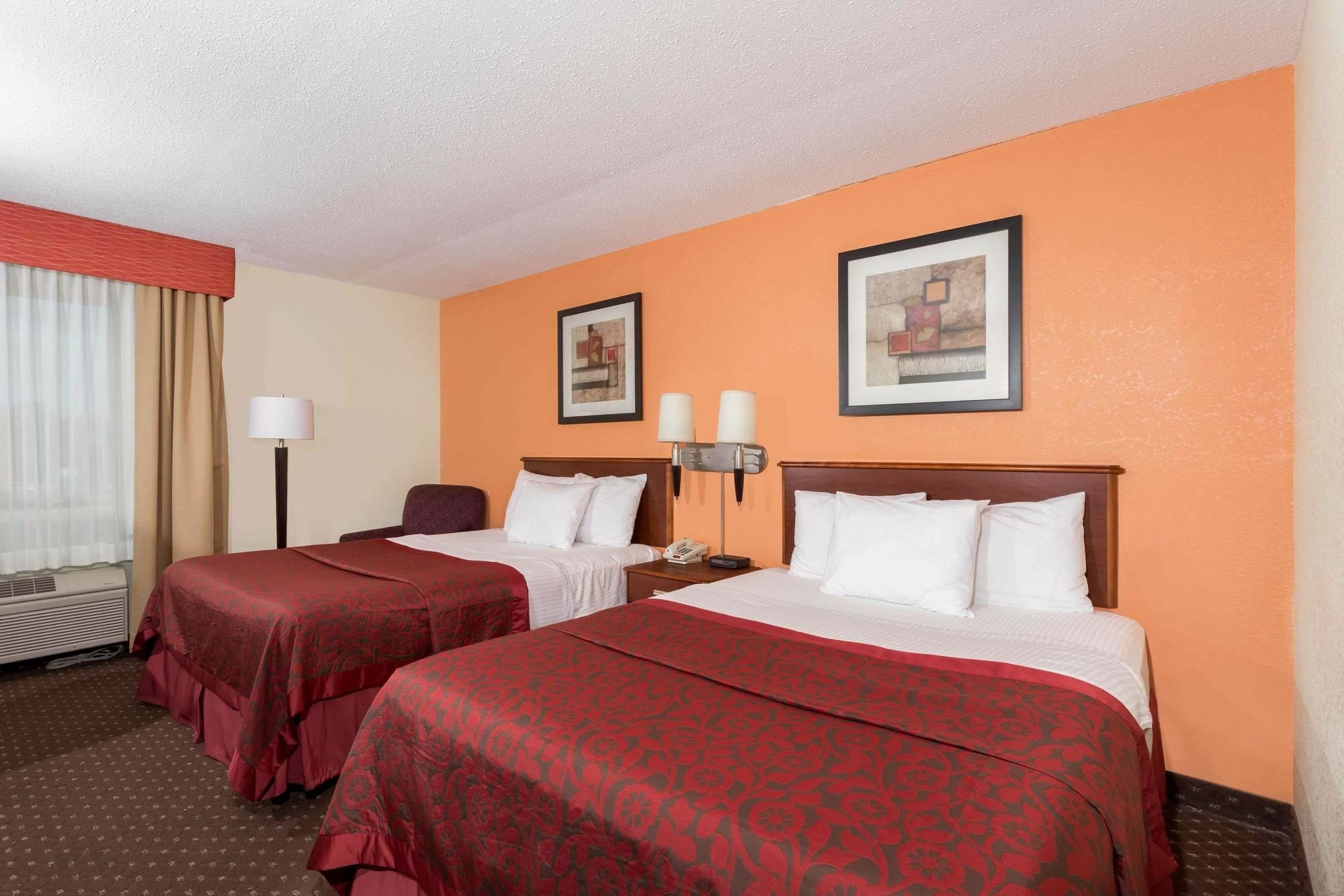 Days Inn & Suites By Wyndham Bloomington/Normal Il Eksteriør billede