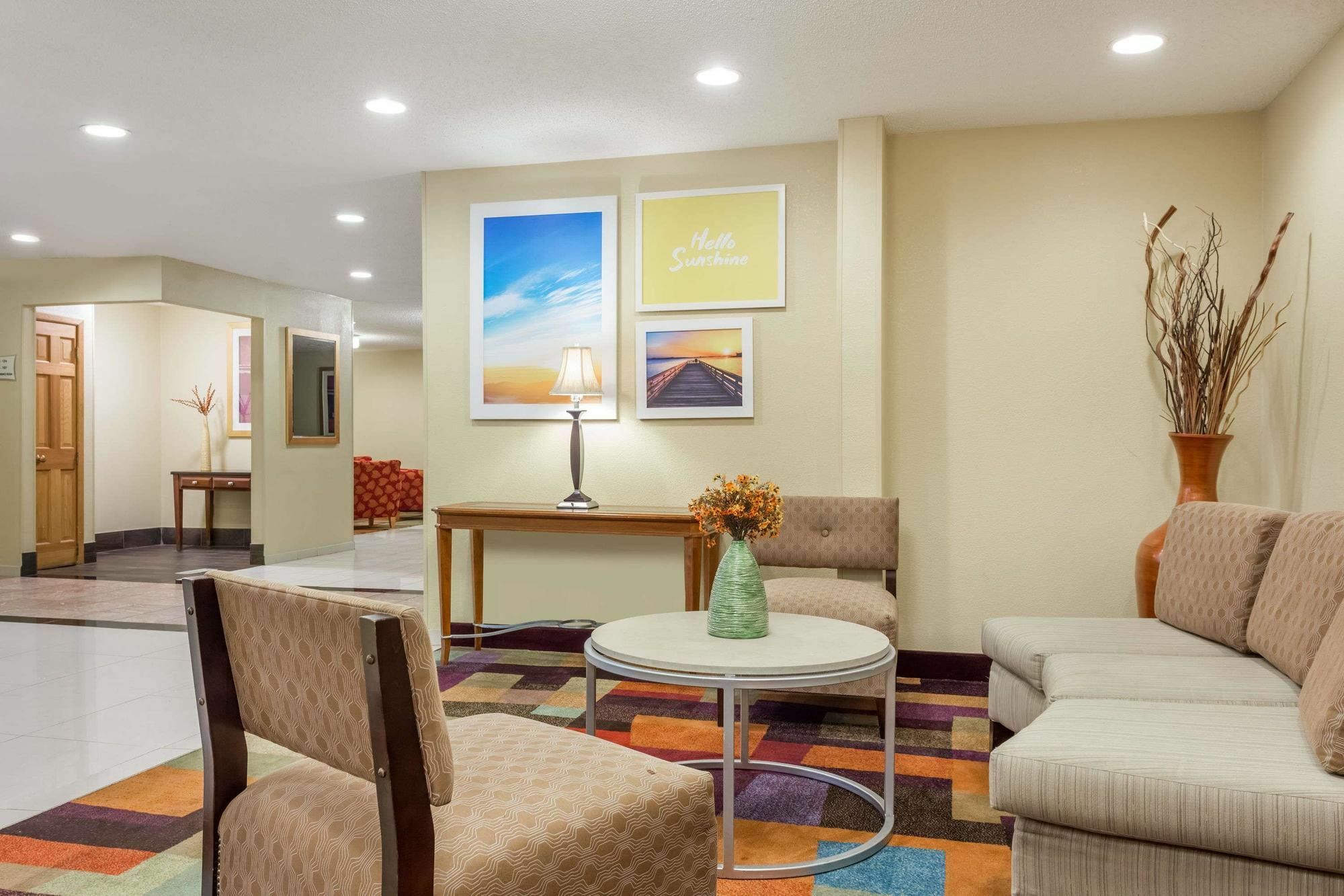 Days Inn & Suites By Wyndham Bloomington/Normal Il Eksteriør billede