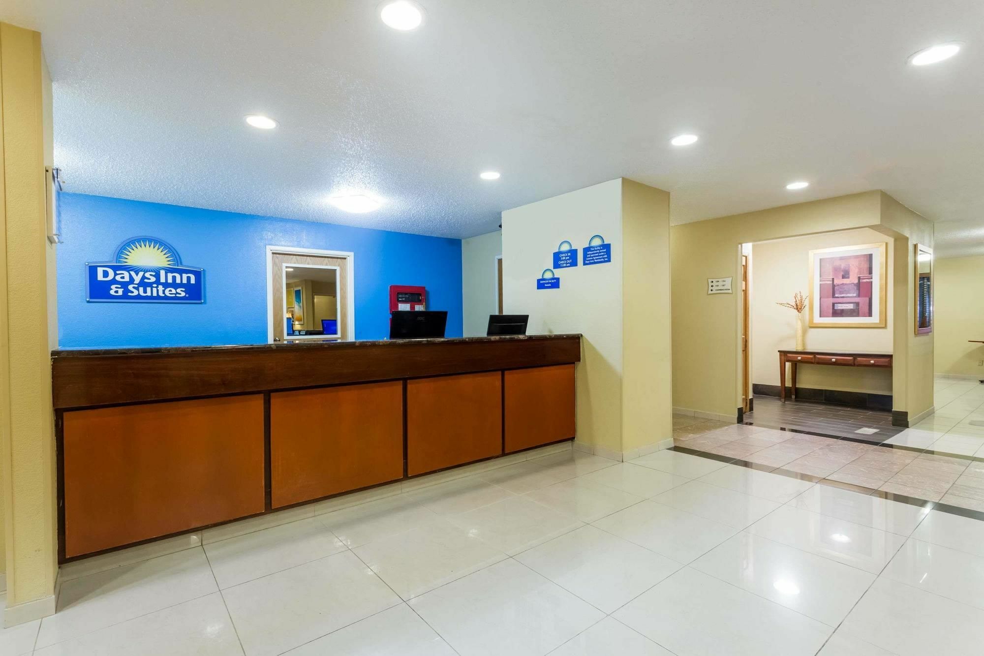 Days Inn & Suites By Wyndham Bloomington/Normal Il Eksteriør billede